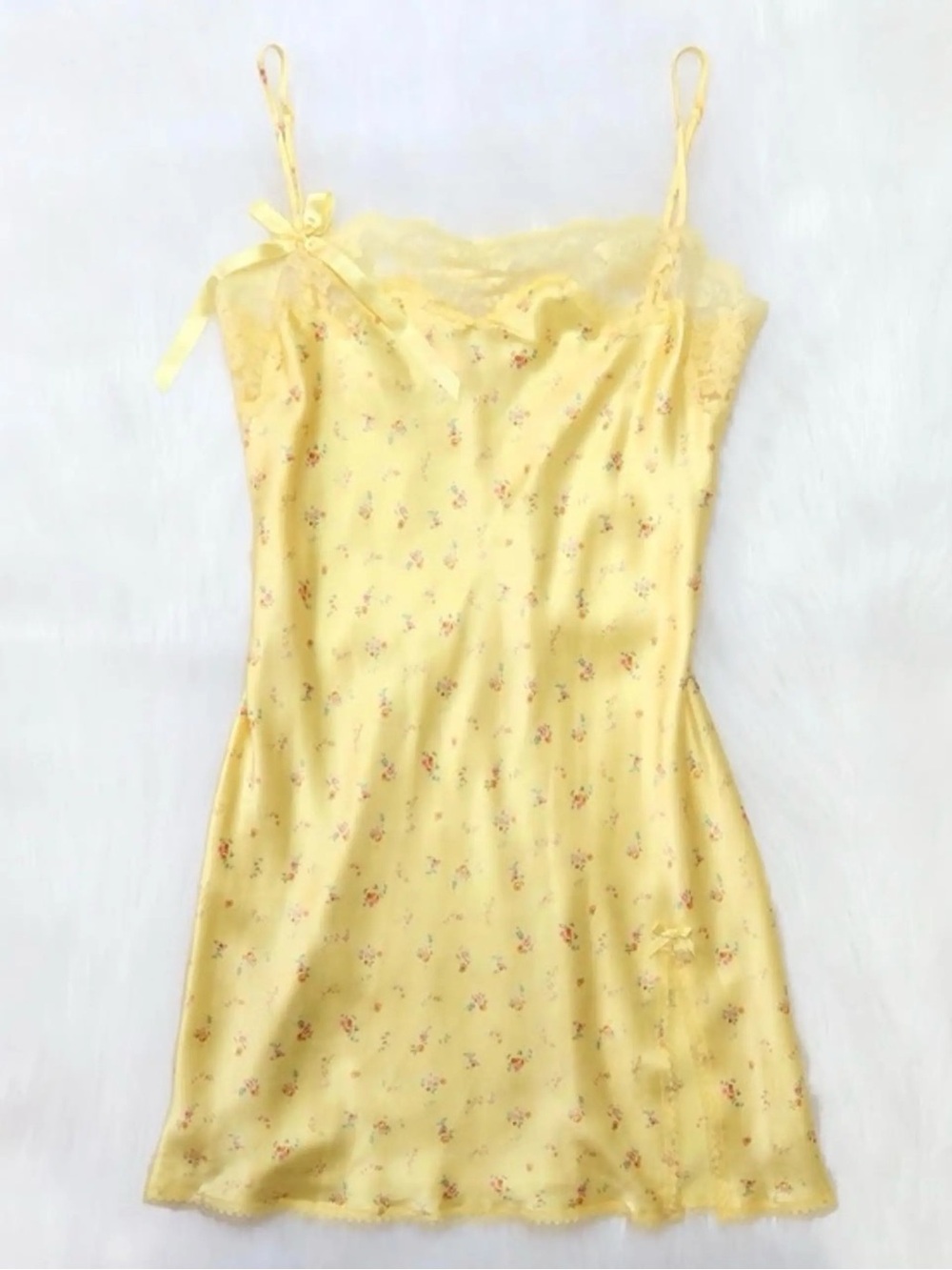 Vintage Victoria's Secret
Y2K 2005 Victoria's Secret Angel silky yellow floral L